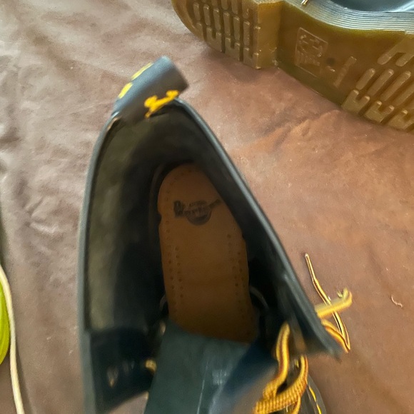 Dr martens Bots 10/10 worn 3 times Not my style got it as s gift. - Picture 6 of 7